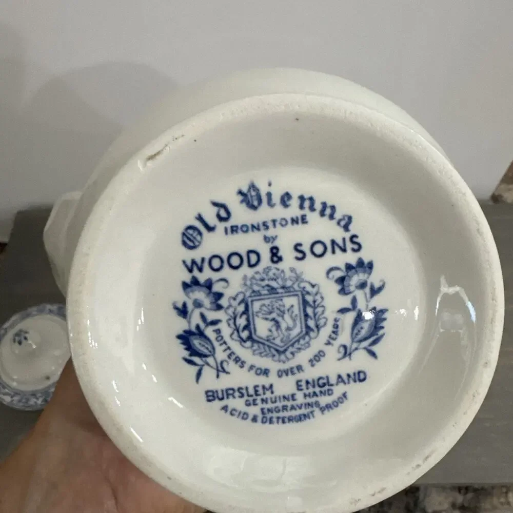 WOODS & SONS IRONSTONE OLD VIENNA / BLUE ONION COFFEE POT 1970